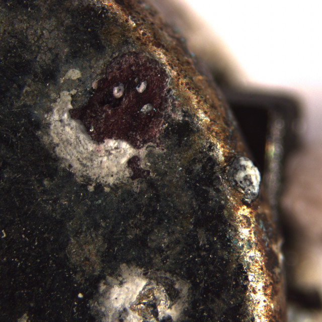 Vergrößerung der Korrosionerscheinungen/ Fehlstellen (Vergr.: 10:1)
