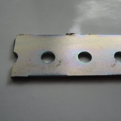 Profiliertes Stahlblech mit Flecken auf dem galvanisch aufgebrachten Zinküberzug mit Dickschichtpassivierung