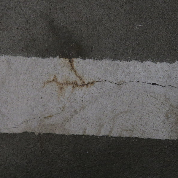 Rissbildung im Boden, korrodierende Bewehrung
