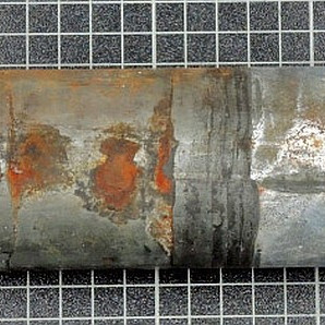 Metallographisches Schliffbild im Bereich des Rohrdurchbruches; Vergr.: 50:1, DF